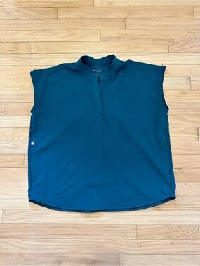 Figs Rafaela scrub top size medium- Caribbean blue
